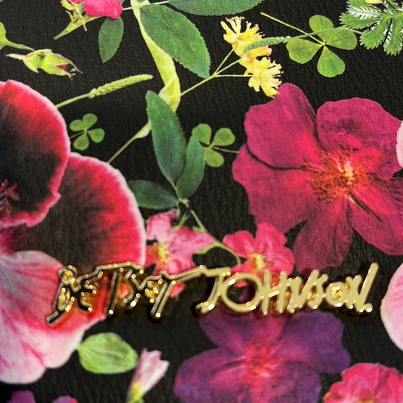 New Betsey Johnson CHOOSE KINDNESS Floral Pouch Wristlet - Picture 8 of 15